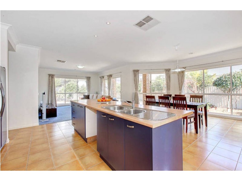 13 Salina Walk, Caroline Springs VIC 3023