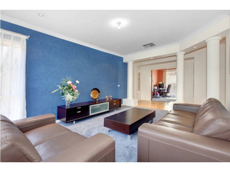 13 Salina Walk, Caroline Springs VIC 3023