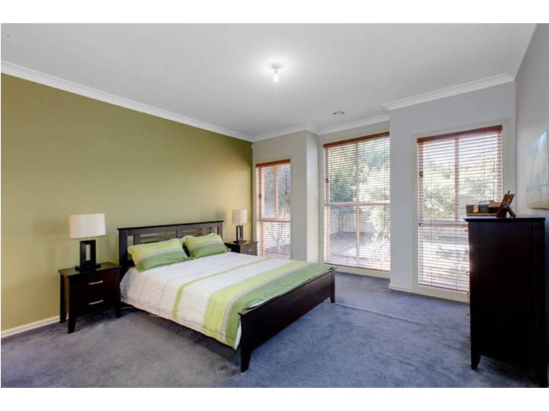 13 Salina Walk, Caroline Springs VIC 3023