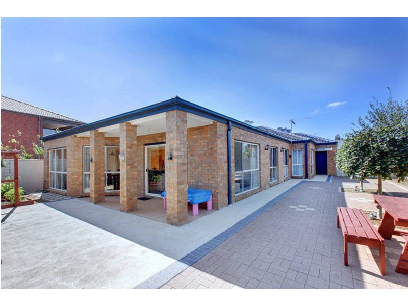 13 Salina Walk, Caroline Springs VIC 3023