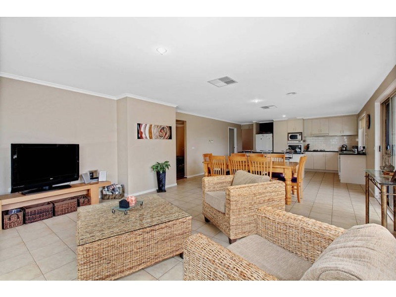 12 Perkins Grove, Burnside VIC 3023