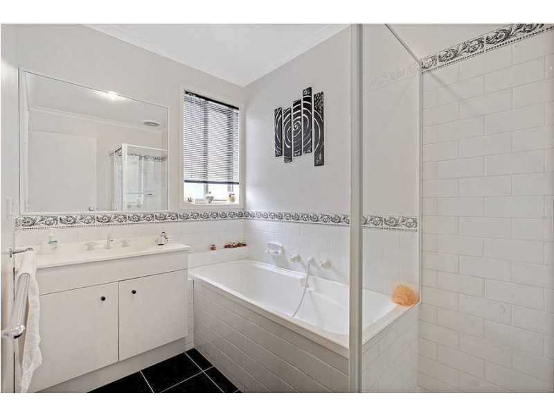 12 Perkins Grove, Burnside VIC 3023