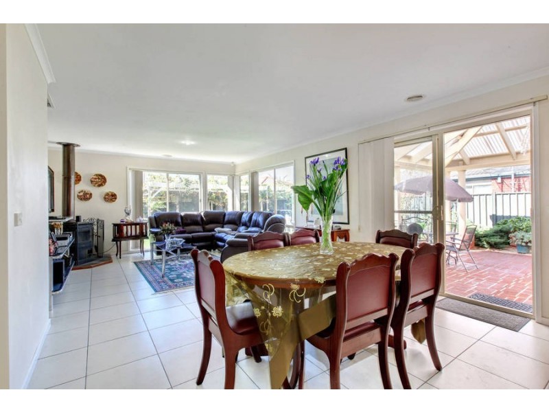 240 Westwood Drive, Burnside VIC 3023