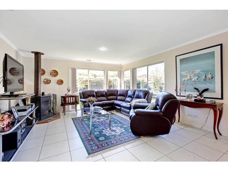 240 Westwood Drive, Burnside VIC 3023