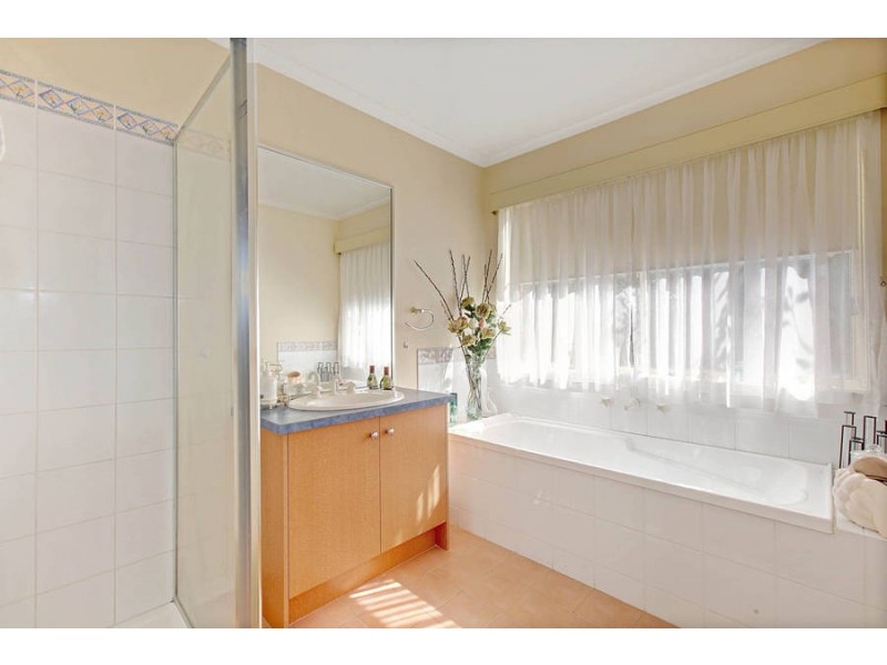 240 Westwood Drive, Burnside VIC 3023