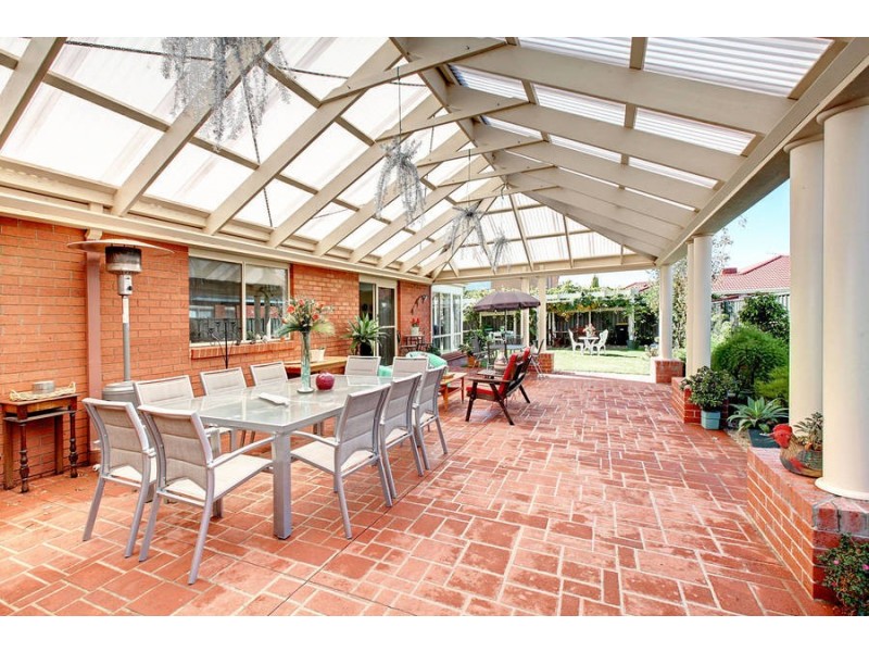240 Westwood Drive, Burnside VIC 3023