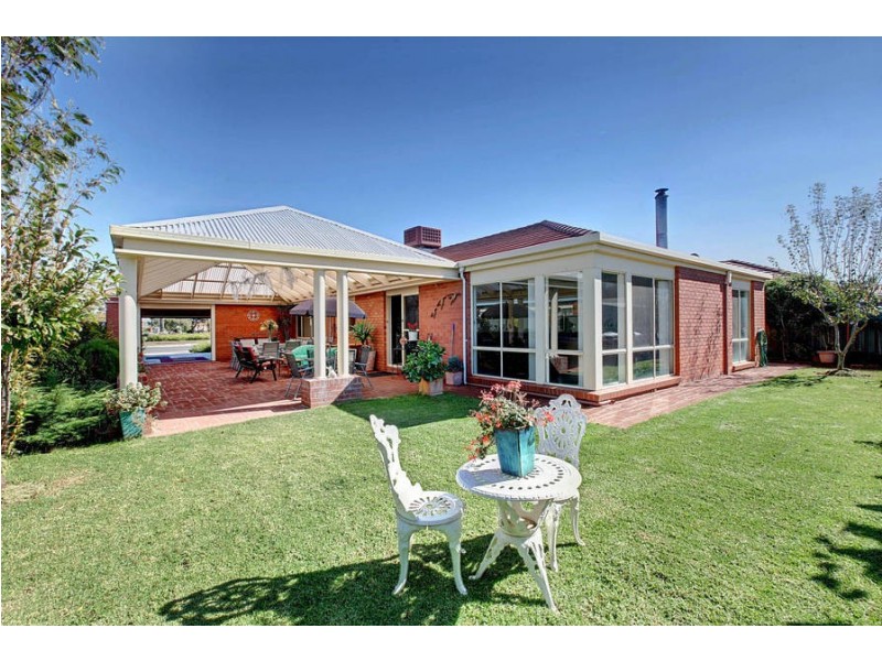 240 Westwood Drive, Burnside VIC 3023