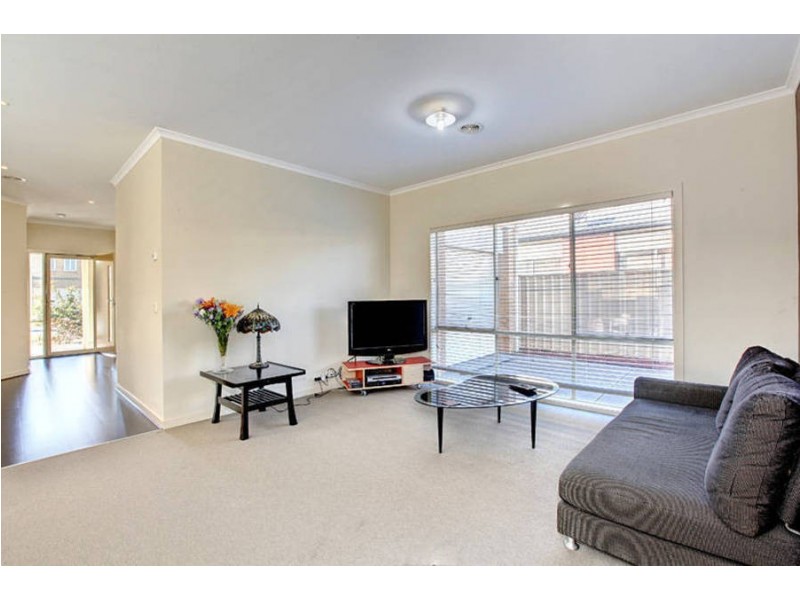 8 Kings Domain, Caroline Springs VIC 3023