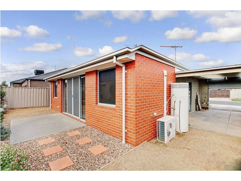 15 Cullen Terrace, Caroline Springs VIC 3023