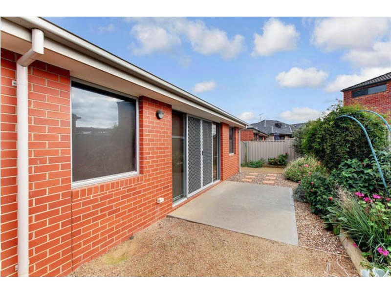 15 Cullen Terrace, Caroline Springs VIC 3023