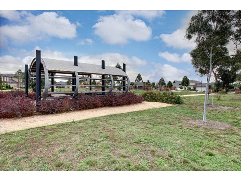 15 Cullen Terrace, Caroline Springs VIC 3023