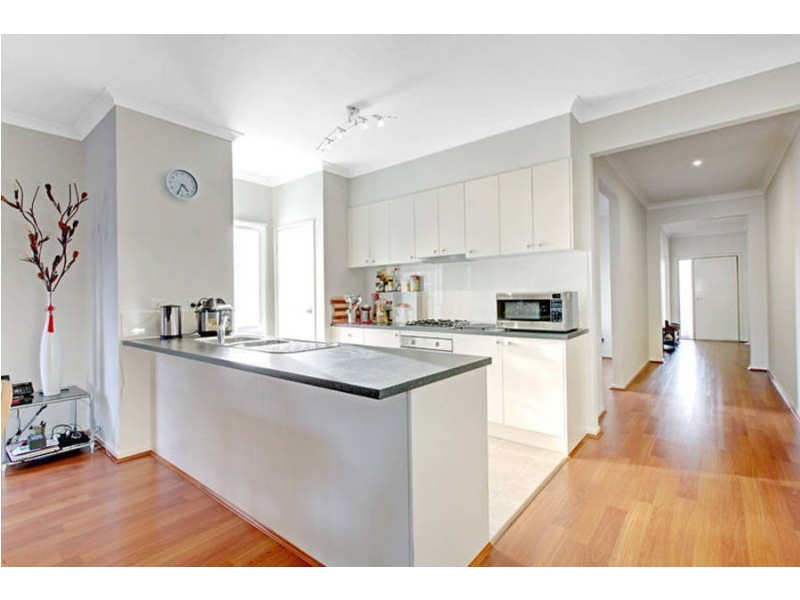 4 Elsternwick Street, Caroline Springs VIC 3023