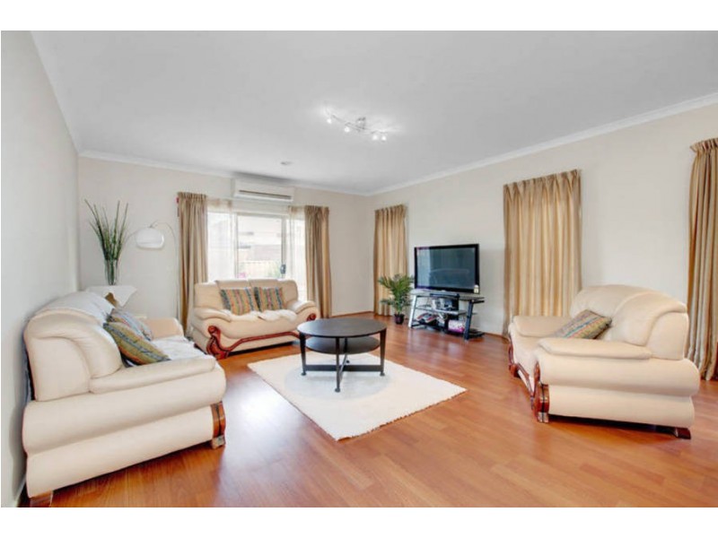 4 Elsternwick Street, Caroline Springs VIC 3023