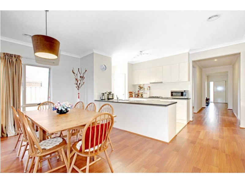 4 Elsternwick Street, Caroline Springs VIC 3023