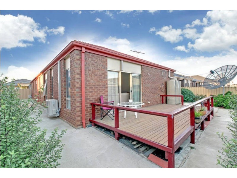 4 Elsternwick Street, Caroline Springs VIC 3023