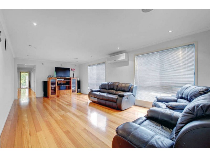 3 Insley Way, Caroline Springs VIC 3023