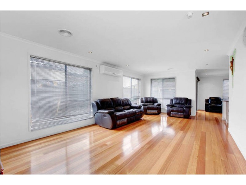 3 Insley Way, Caroline Springs VIC 3023