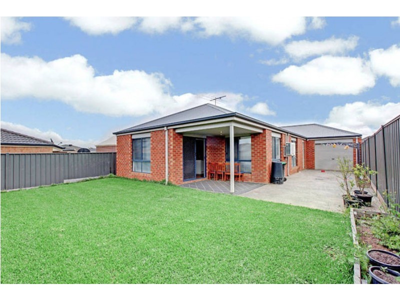 3 Insley Way, Caroline Springs VIC 3023