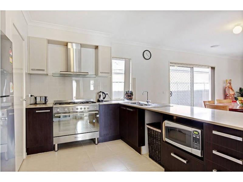 8 Pioneer Drive, Deer Park VIC 3023