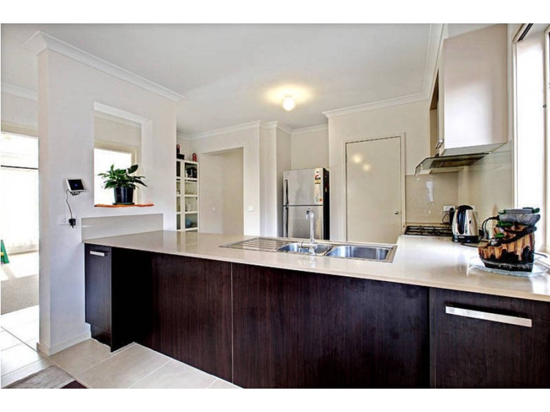 8 Pioneer Drive, Deer Park VIC 3023