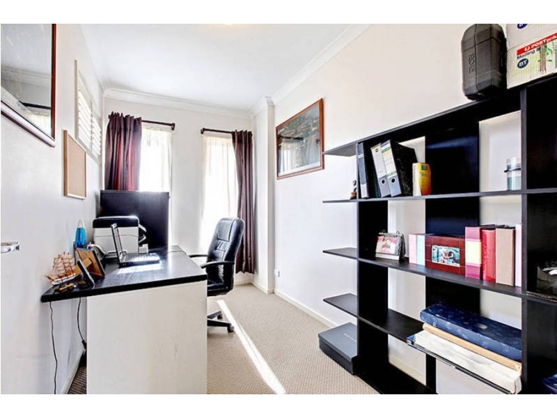8 Pioneer Drive, Deer Park VIC 3023