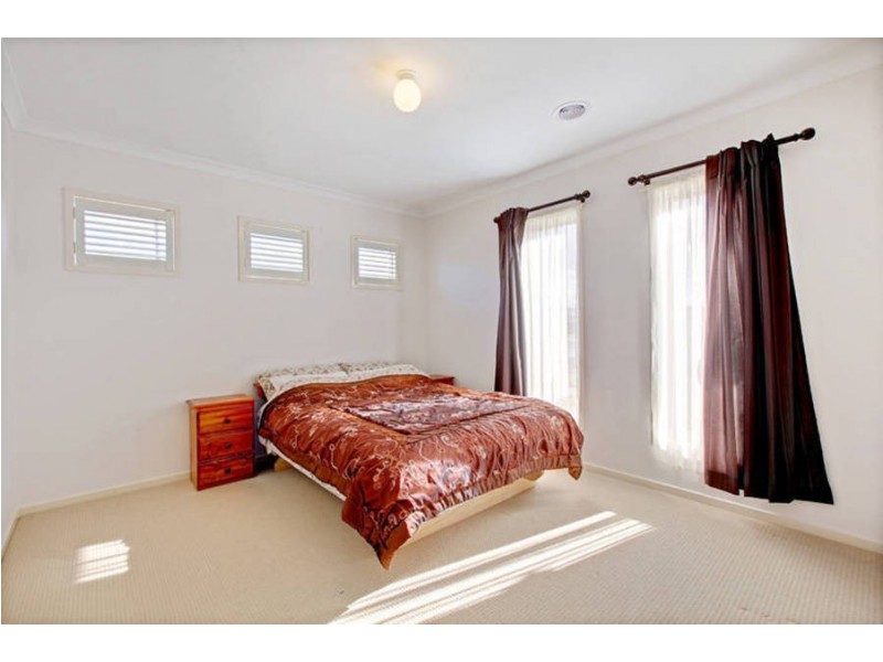 8 Pioneer Drive, Deer Park VIC 3023