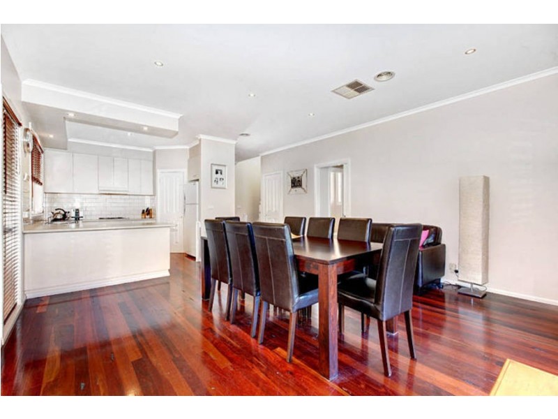 2 Ordsall Close, Caroline Springs VIC 3023