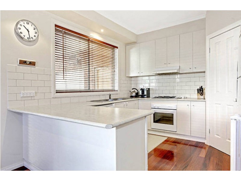 2 Ordsall Close, Caroline Springs VIC 3023