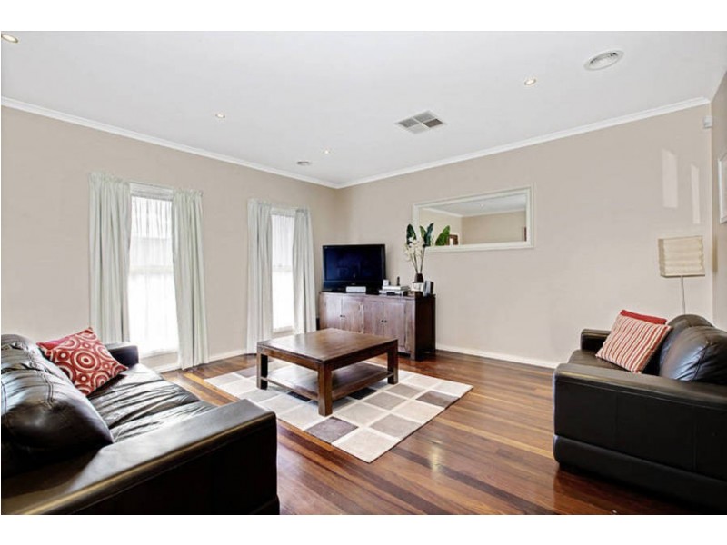 2 Ordsall Close, Caroline Springs VIC 3023