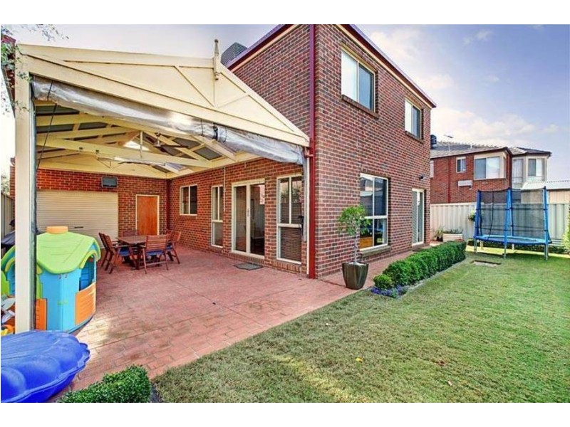 2 Ordsall Close, Caroline Springs VIC 3023