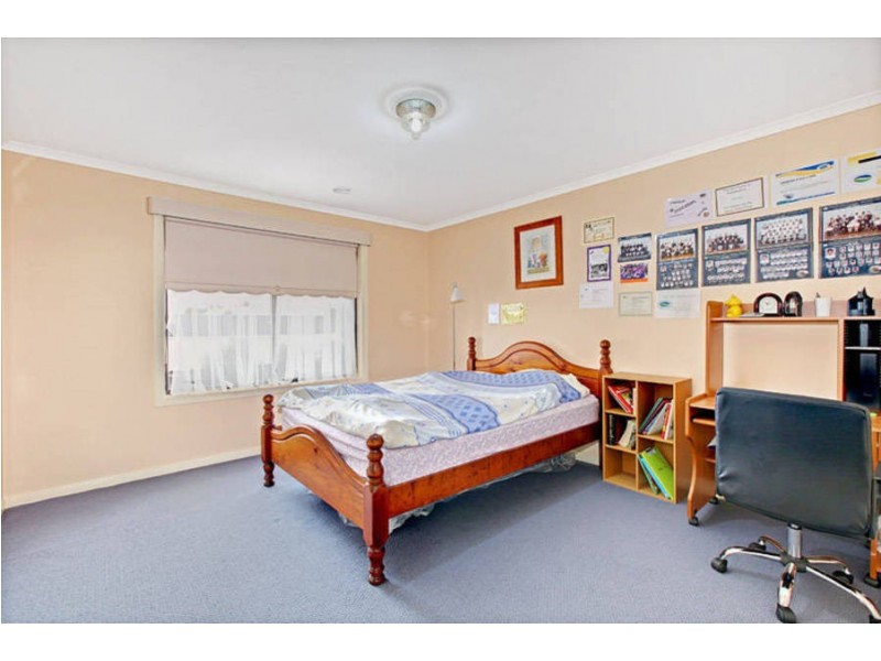 13 Holmes Way, Caroline Springs VIC 3023