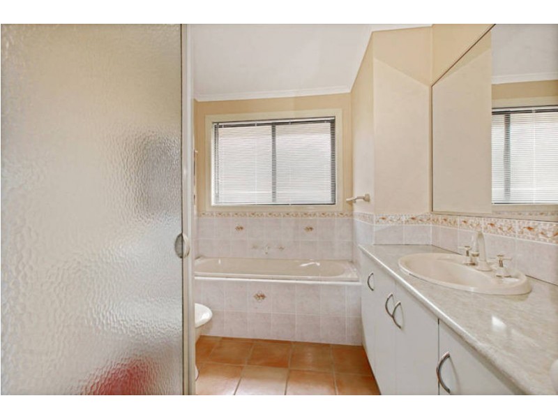 13 Holmes Way, Caroline Springs VIC 3023