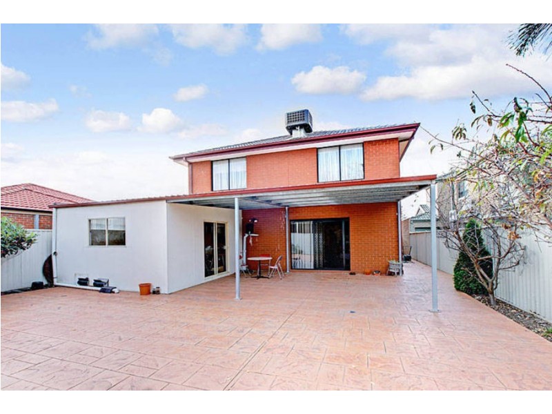 13 Holmes Way, Caroline Springs VIC 3023