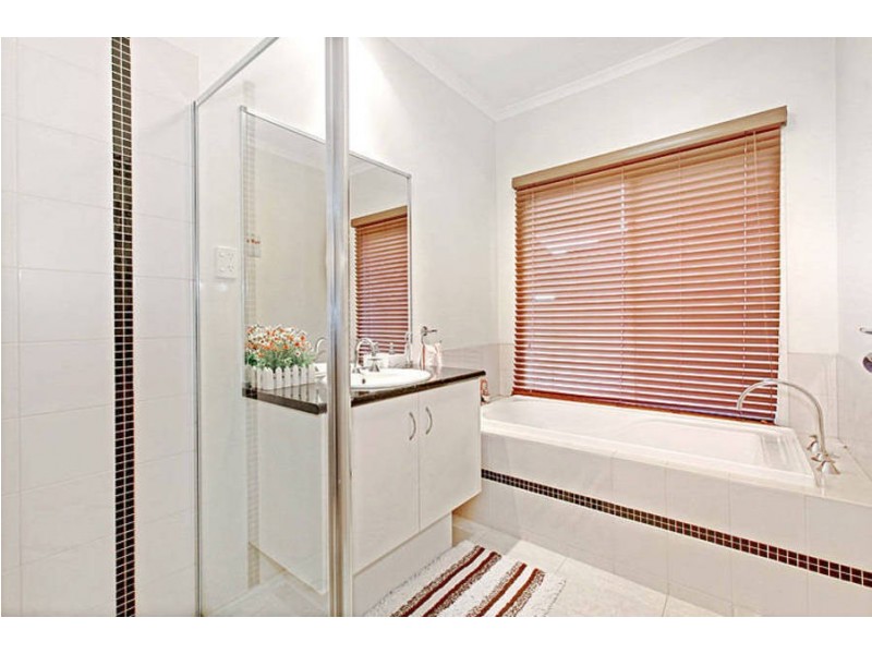 3 Darleith Terrace, Caroline Springs VIC 3023