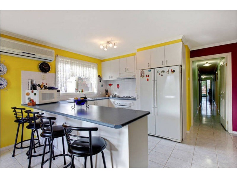 18 Wavertree Avenue, Caroline Springs VIC 3023