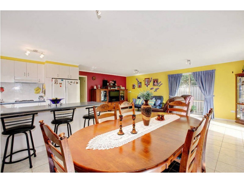 18 Wavertree Avenue, Caroline Springs VIC 3023