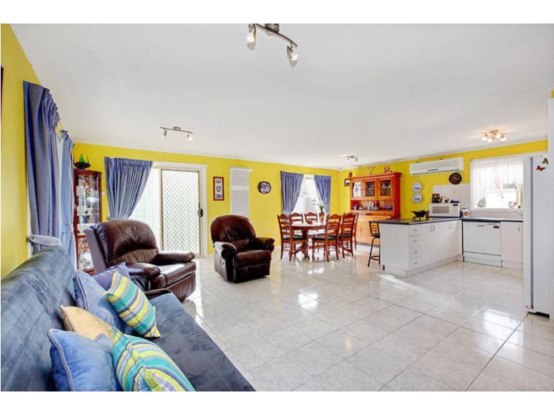 18 Wavertree Avenue, Caroline Springs VIC 3023