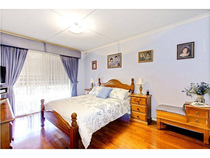 18 Wavertree Avenue, Caroline Springs VIC 3023