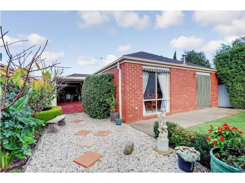 18 Wavertree Avenue, Caroline Springs VIC 3023