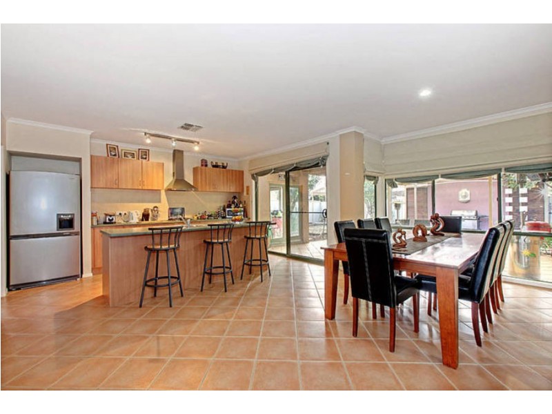 15 Blakeville Drive, Caroline Springs VIC 3023