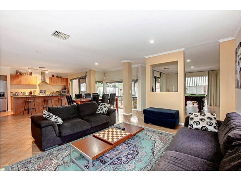 15 Blakeville Drive, Caroline Springs VIC 3023