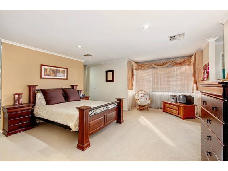 15 Blakeville Drive, Caroline Springs VIC 3023