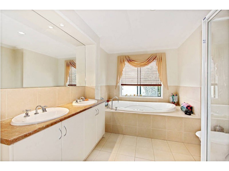 15 Blakeville Drive, Caroline Springs VIC 3023