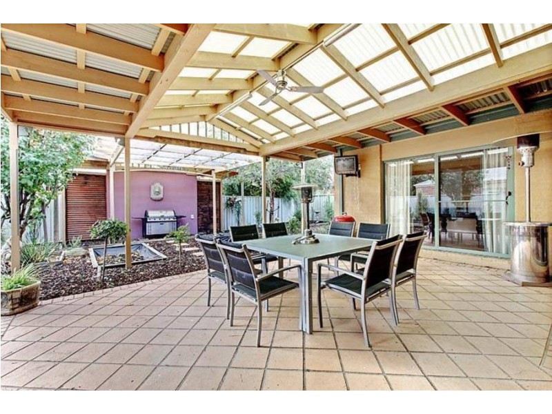15 Blakeville Drive, Caroline Springs VIC 3023