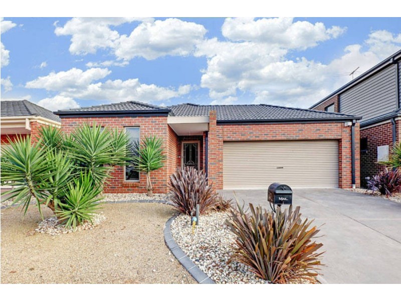 13 Calthorpe Green, Caroline Springs VIC 3023