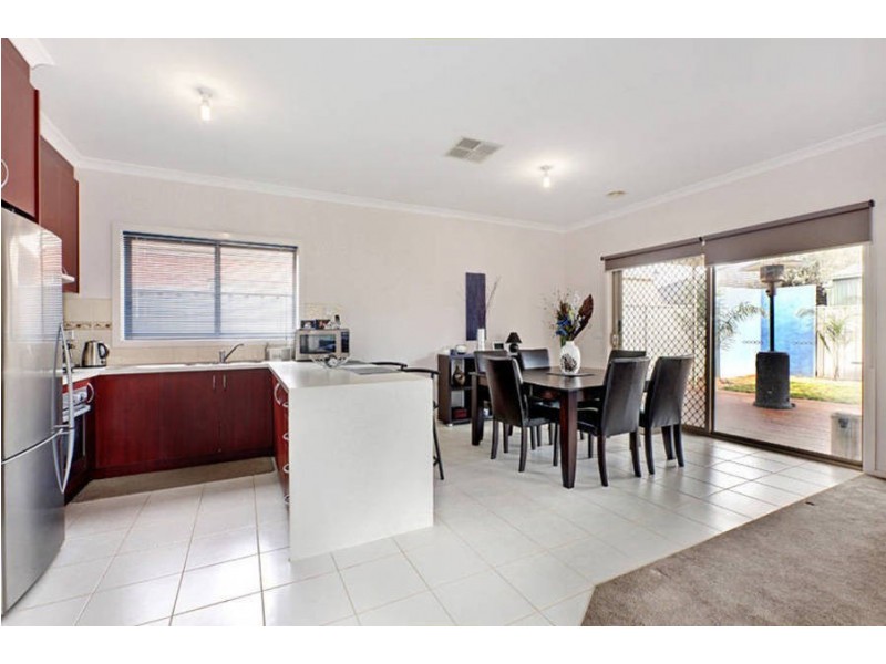 13 Calthorpe Green, Caroline Springs VIC 3023