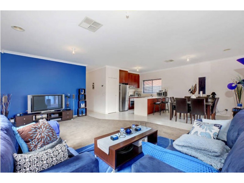 13 Calthorpe Green, Caroline Springs VIC 3023
