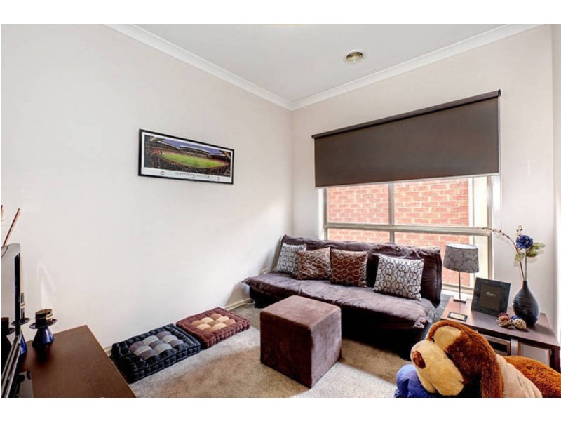 13 Calthorpe Green, Caroline Springs VIC 3023