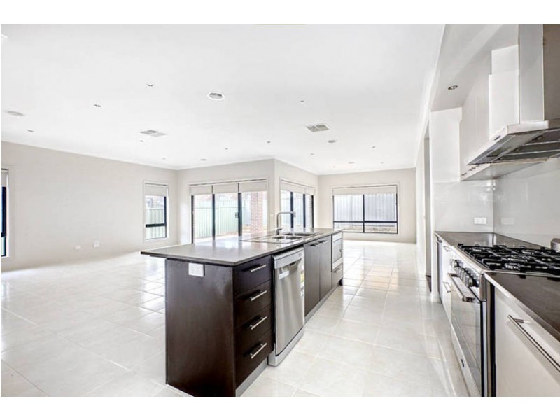 7 Peppertree Court, Caroline Springs VIC 3023