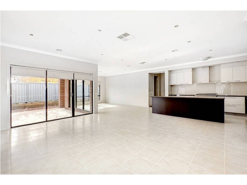 7 Peppertree Court, Caroline Springs VIC 3023